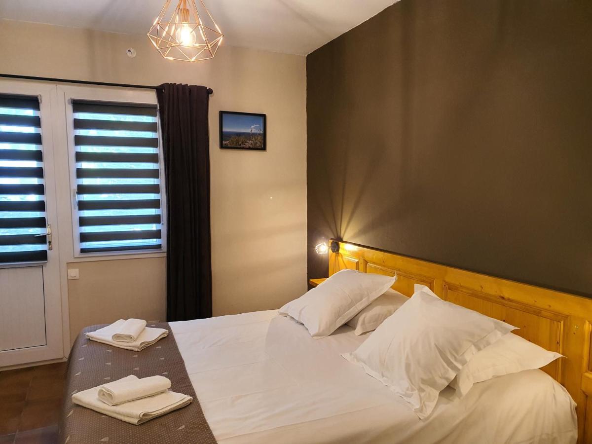 Logis Hotel Restaurant L'Escarbille Saint-Martin-dʼArdèche Εξωτερικό φωτογραφία