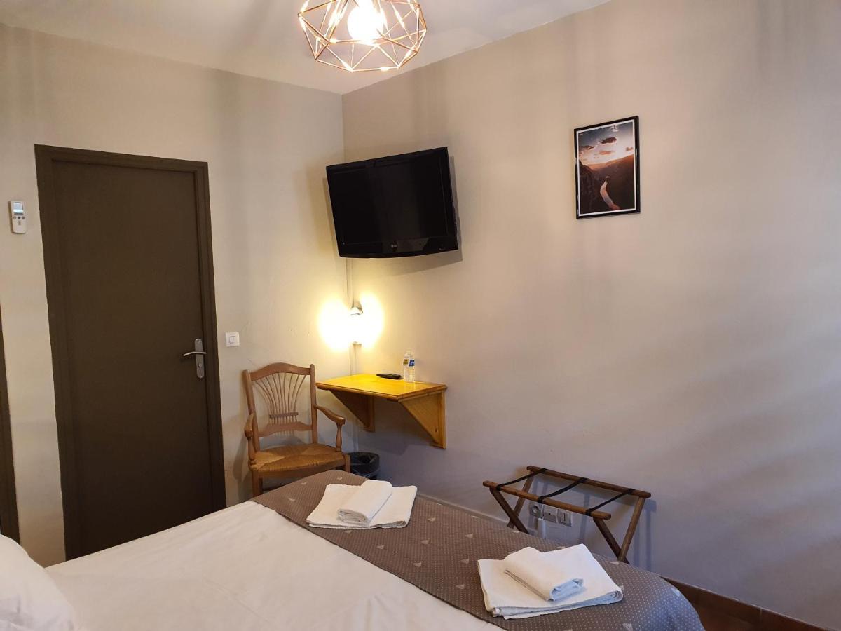 Logis Hotel Restaurant L'Escarbille Saint-Martin-dʼArdèche Εξωτερικό φωτογραφία