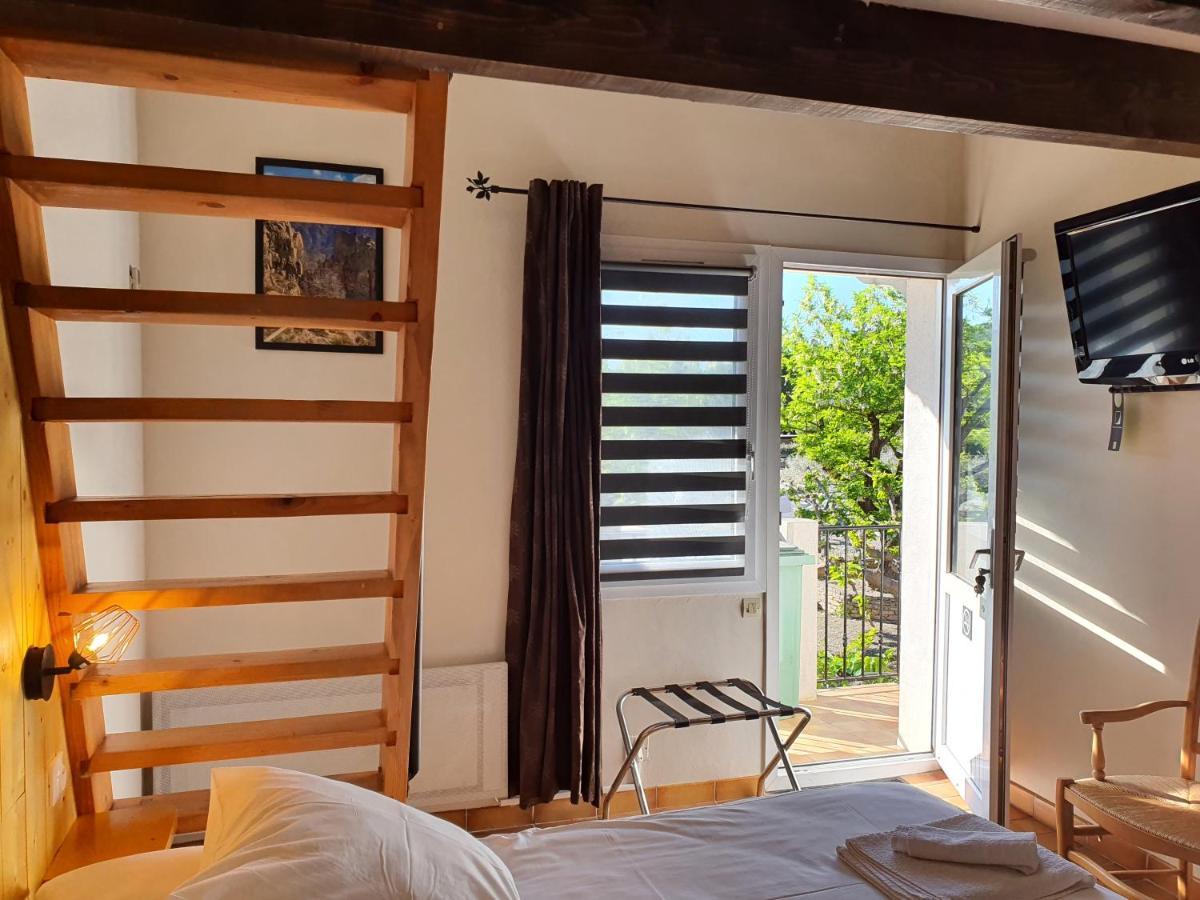 Logis Hotel Restaurant L'Escarbille Saint-Martin-dʼArdèche Εξωτερικό φωτογραφία